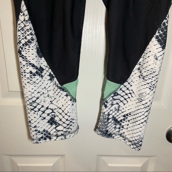 Xersion Teal/Black Print Pull On Fitted Cropped Leggings M - Picture 5 of 7